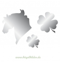 Reflektierendes Pferd und Kleeblätter